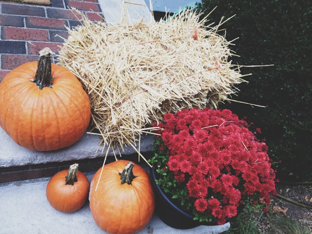 fall decorating at the hunt house.